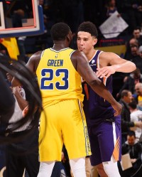  布克单节二十一分爆发，太阳客场大胜马刺