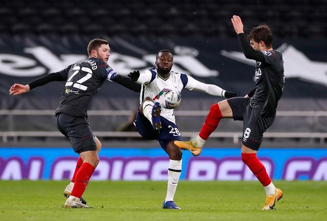  布伦特福德主场爆冷胜热刺，蜜蜂军团书写新章